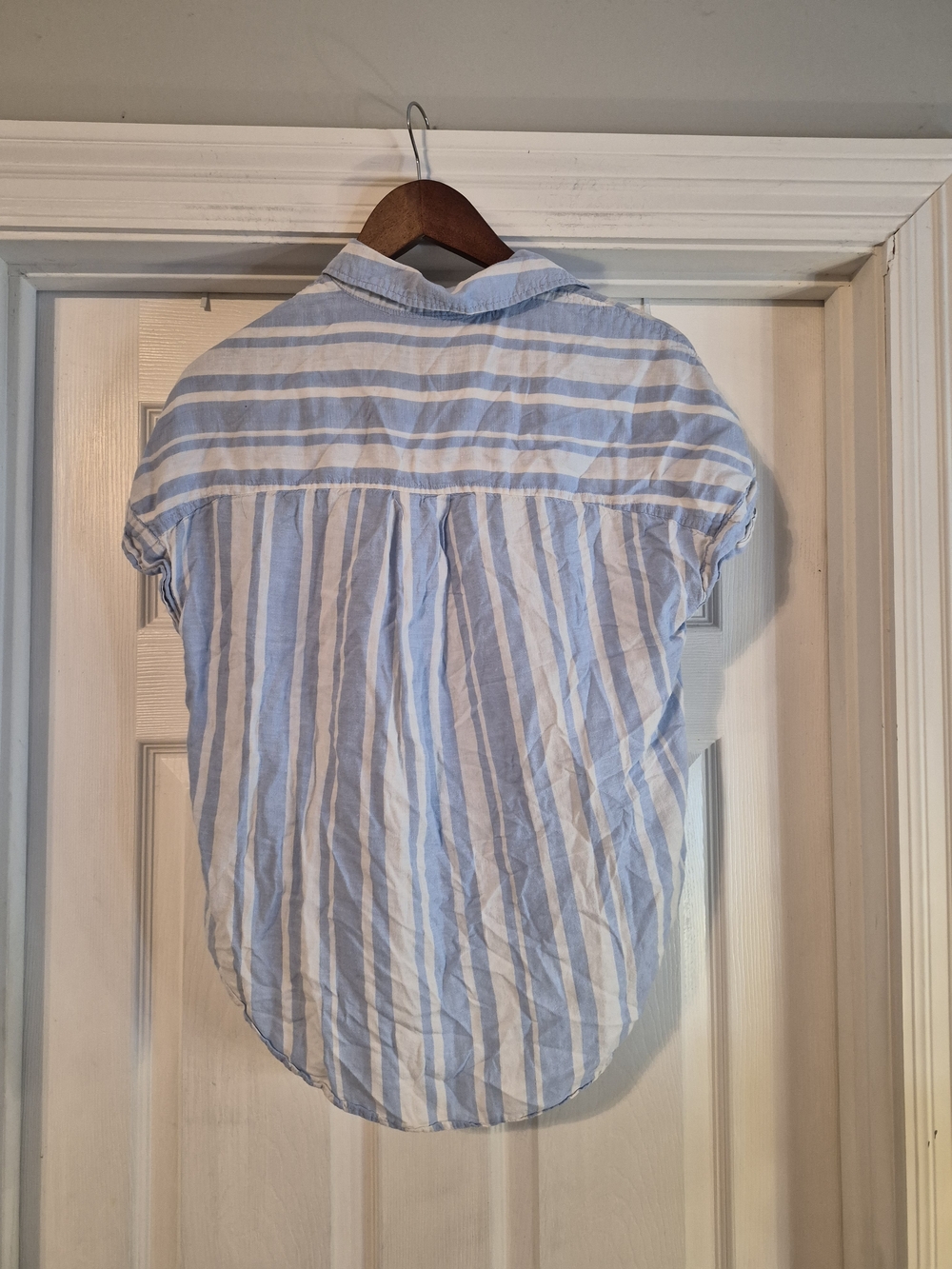 Lola River Light Blue & White Vertical Stripe Button-Up Shirt Medium - Picture 7 of 10